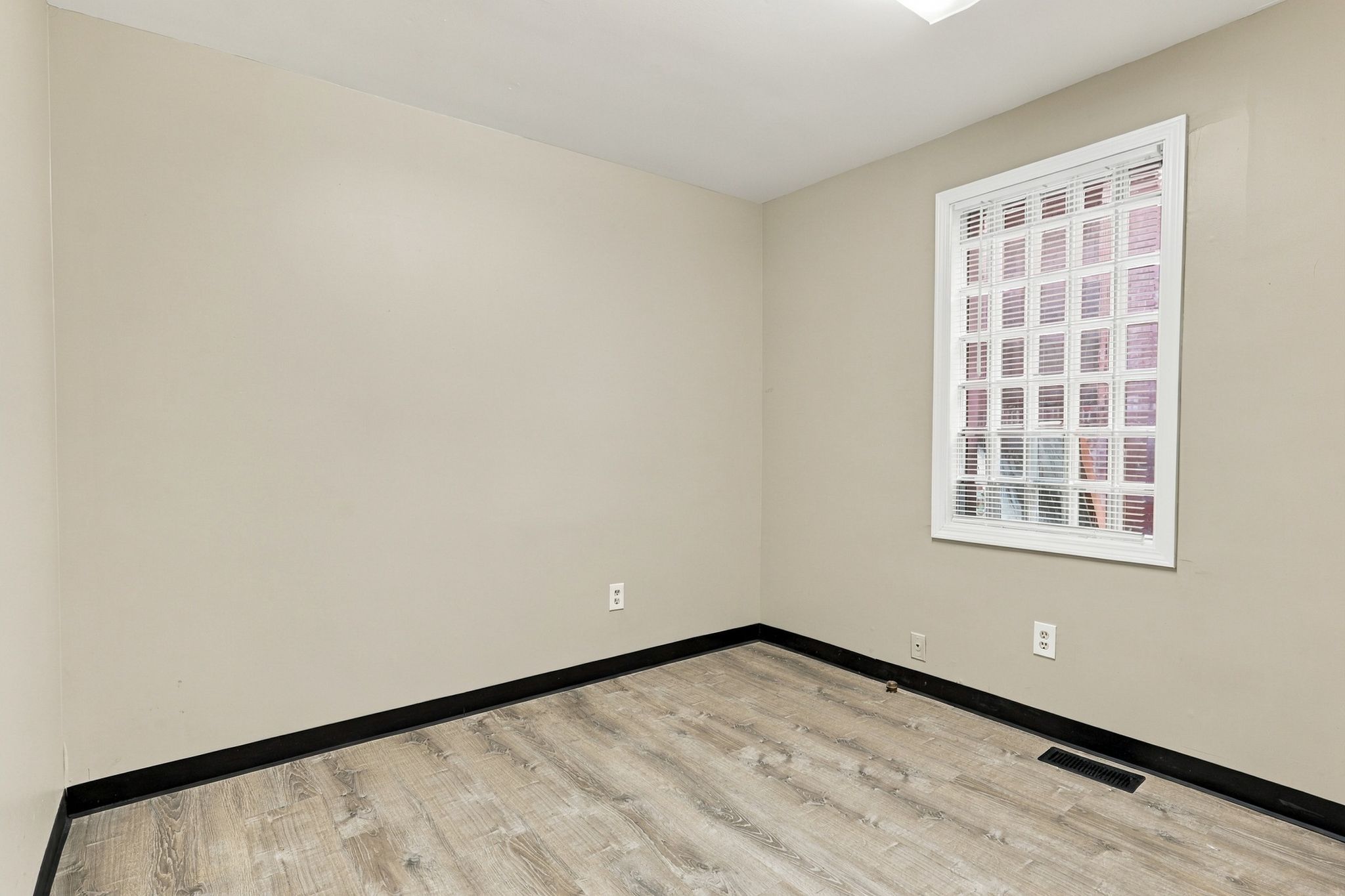 Property Photo #12